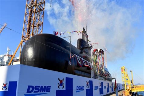 South Korean Dosan Ahn Changho Submarine (KSS-III) 30 Inches Model