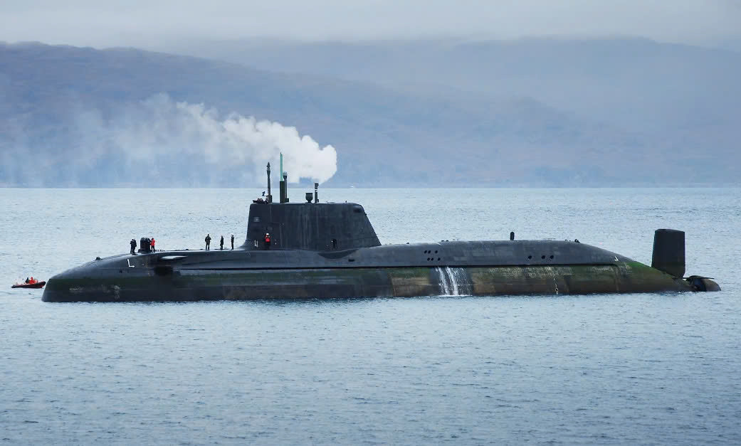 Royal Navy HMS Astute Submarine (S119-Astute Class) 30 Inches Model