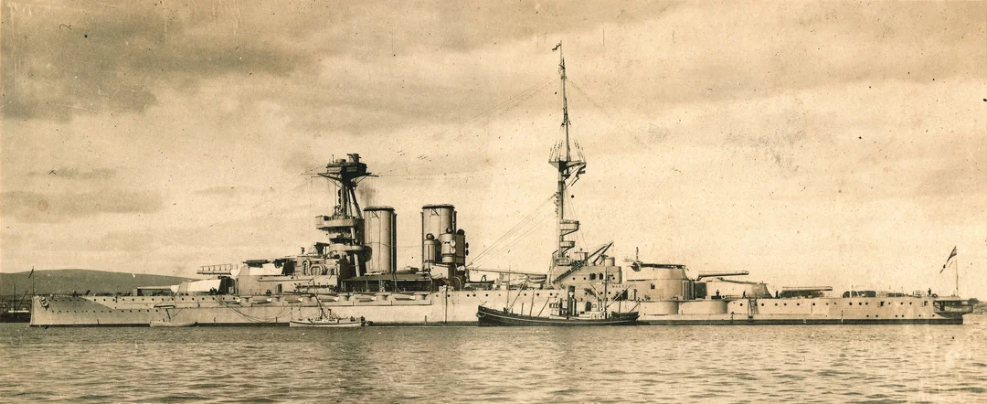 HMS Warspite (Queen Elizabeth-Class) 30 Inches Battleship Model