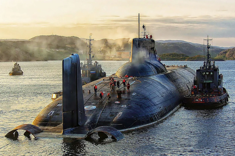Russian Typhoon-Class Submarine (Project 941 Akula) 36 Inches Model