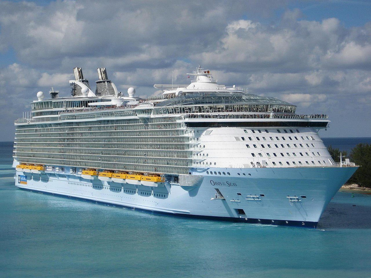 American Oasis of the Seas (Oasis Class) – Royal Caribbean 36 Inches Ship Model