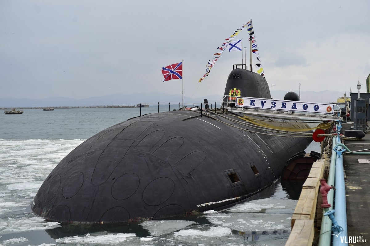 Russian K-152 Nerpa Akula-Class Submarine (Project 971) 36 Inches Model