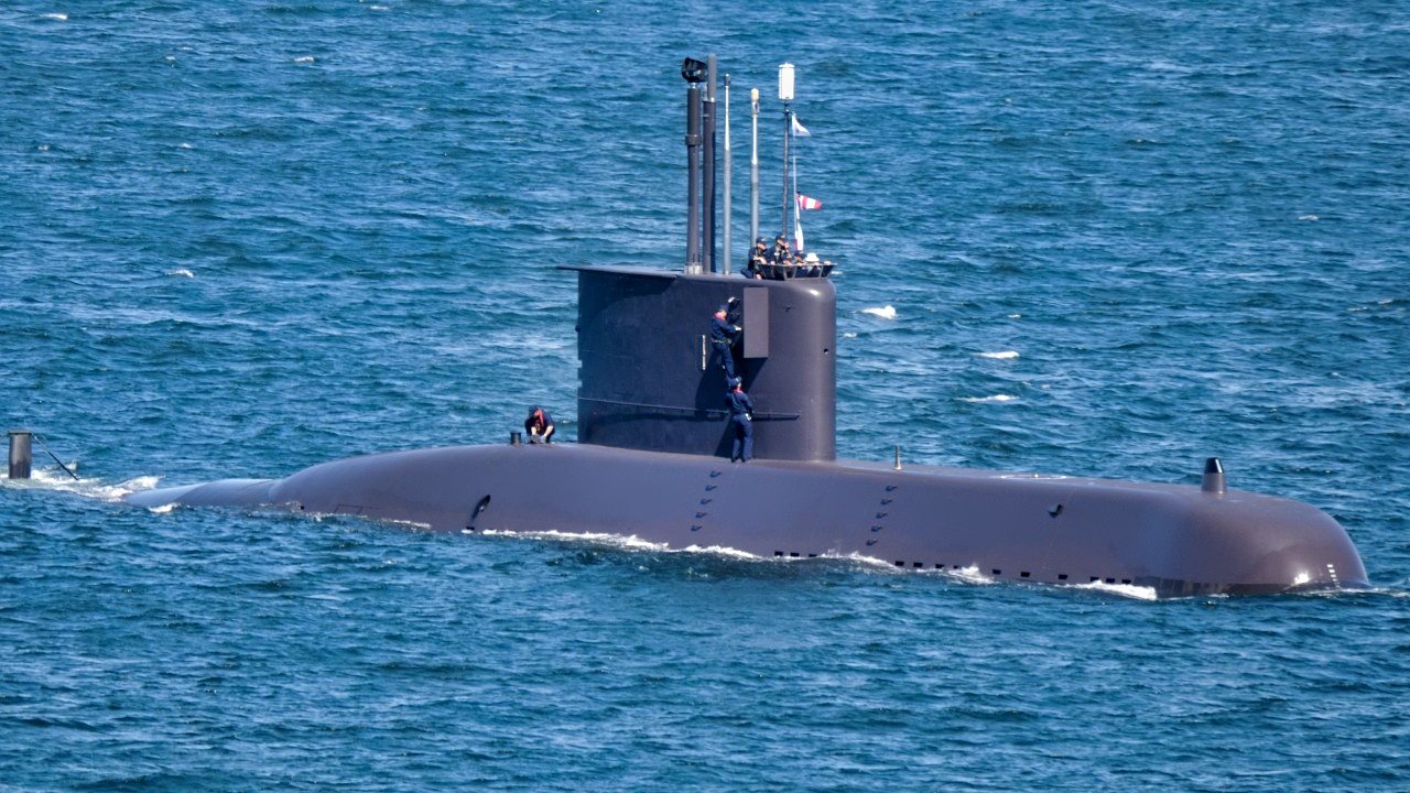 German Type 209 Submarine (U-Boot Klasse 209) 36 Inches Model