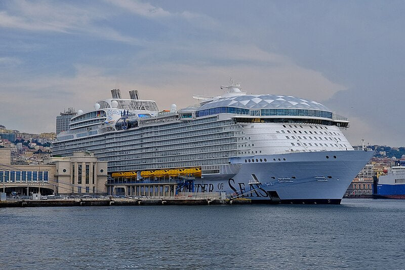American Wonder of the Seas (Oasis Class) – Royal Caribbean 30 Inches Ship Model