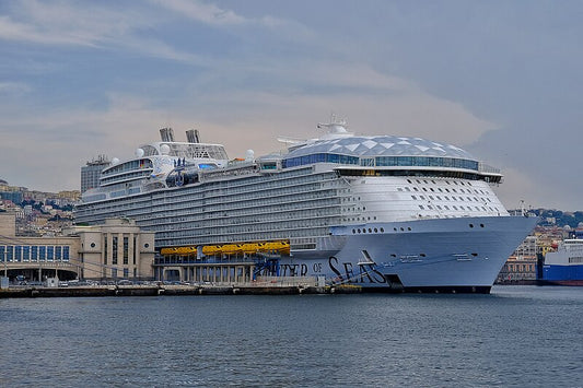 American Wonder of the Seas (Oasis Class) – Royal Caribbean 30 Inches Ship Model
