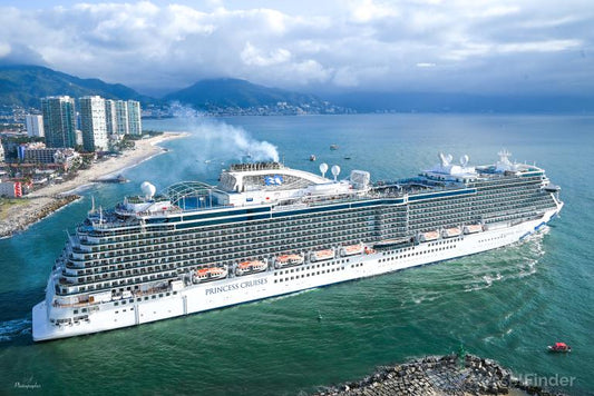 American Discovery Princess (Royal-Class) Cruise Ship 36 Inches Model