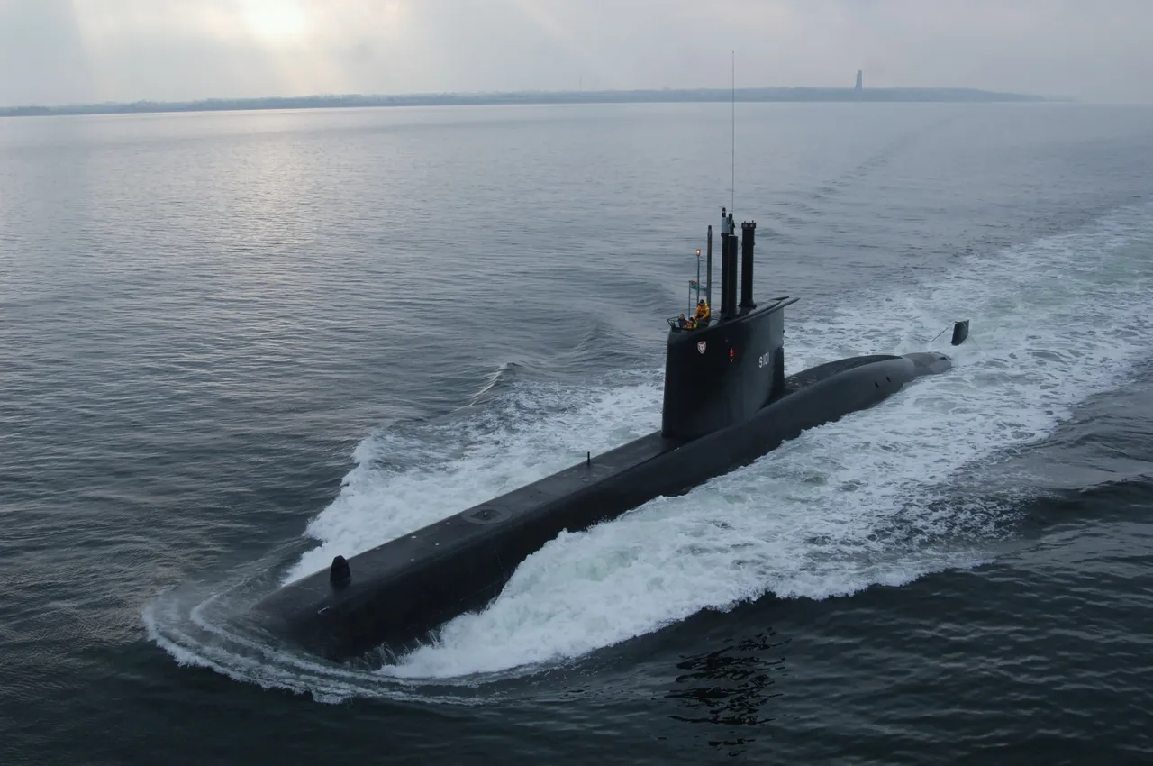 German Type 209 Submarine (U-Boot Klasse 209) 30 Inches Model