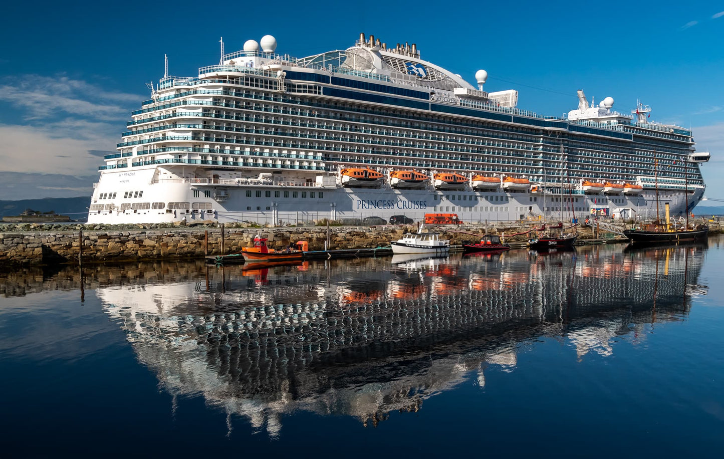 American Sky Princess (Royal-Class) Cruise Ship 30 Inches Model