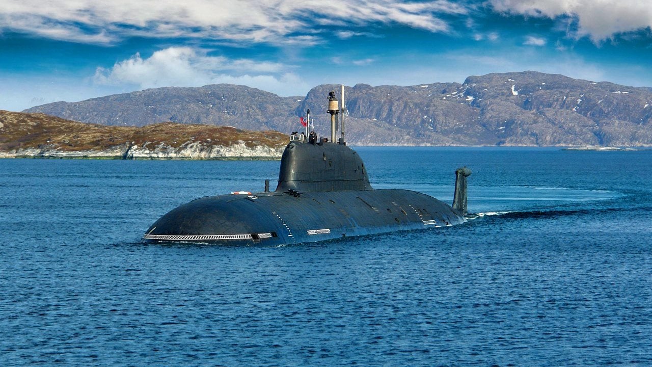 Russian K-152 Nerpa Akula-Class Submarine (Project 971) 36 Inches Model