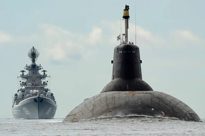 Russian Typhoon-Class Submarine (Project 941 Akula) 30 Inches Model