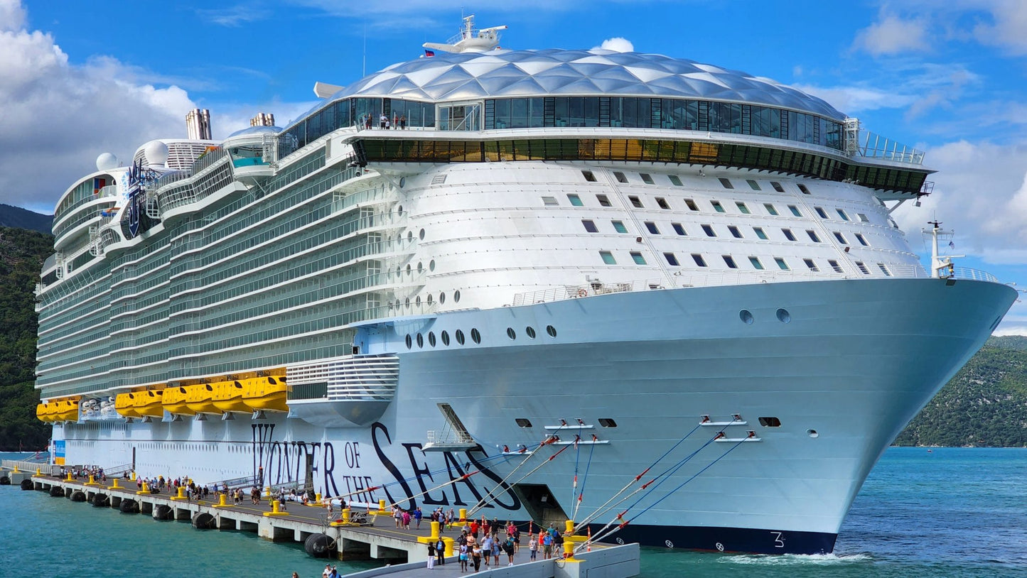 American Wonder of the Seas (Oasis Class) – Royal Caribbean 30 Inches Ship Model