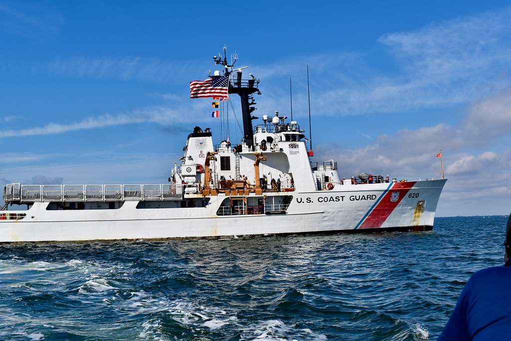 USCGC Resolute WMEC-620 L76cm Ship Model