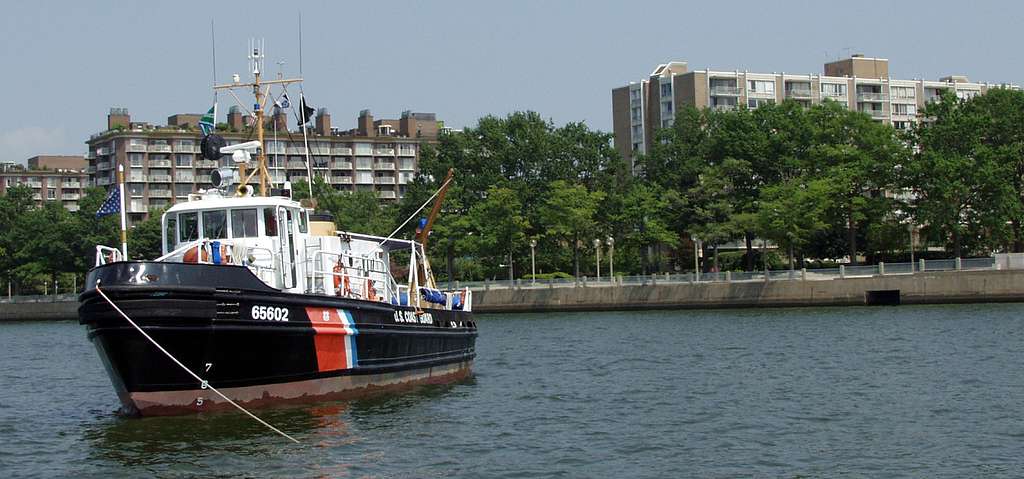 USCGC Chock (WYTL-65602) L76cm Ship Model