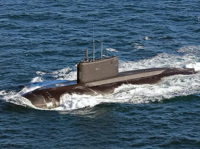 Russian B-871 Alrosa Kilo-Class Submarine (Project 877) 36 Inches Model