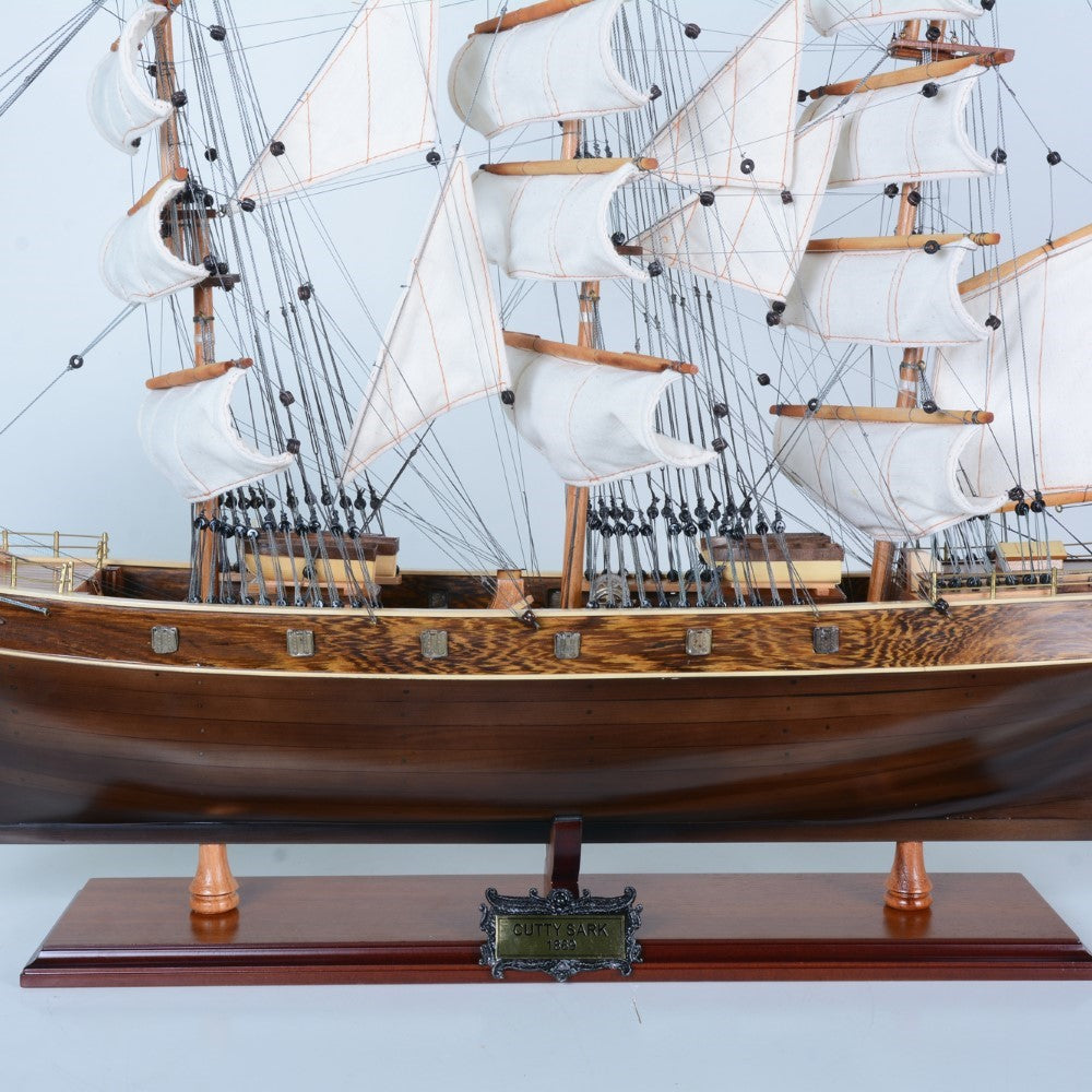 T016C - Cutty Sark (Black Wpod) Curved Sail L70