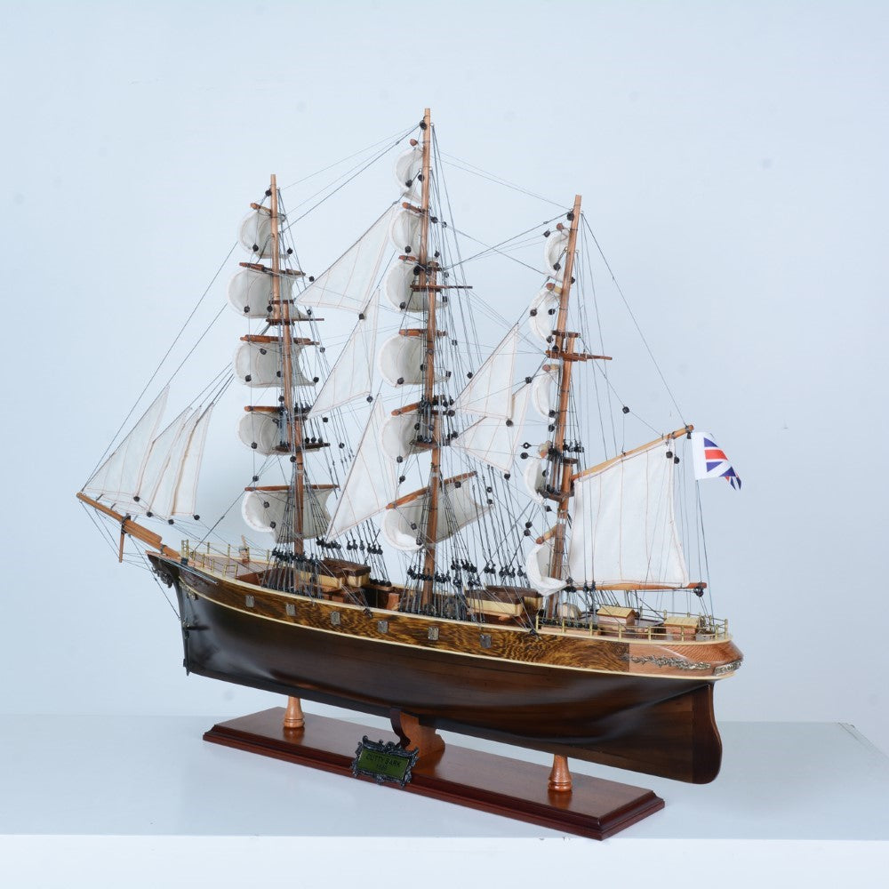 T016C - Cutty Sark (Black Wpod) Curved Sail L70