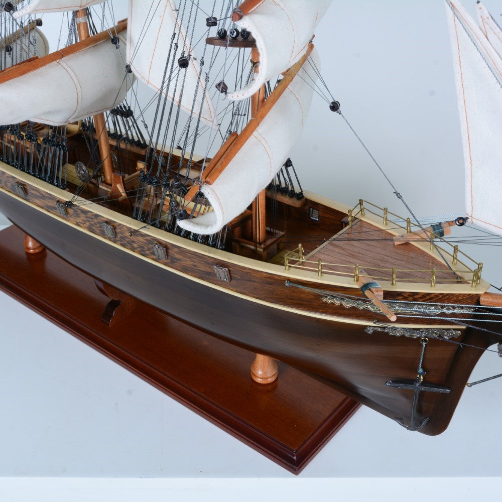 T016C - Cutty Sark (Black Wpod) Curved Sail L70
