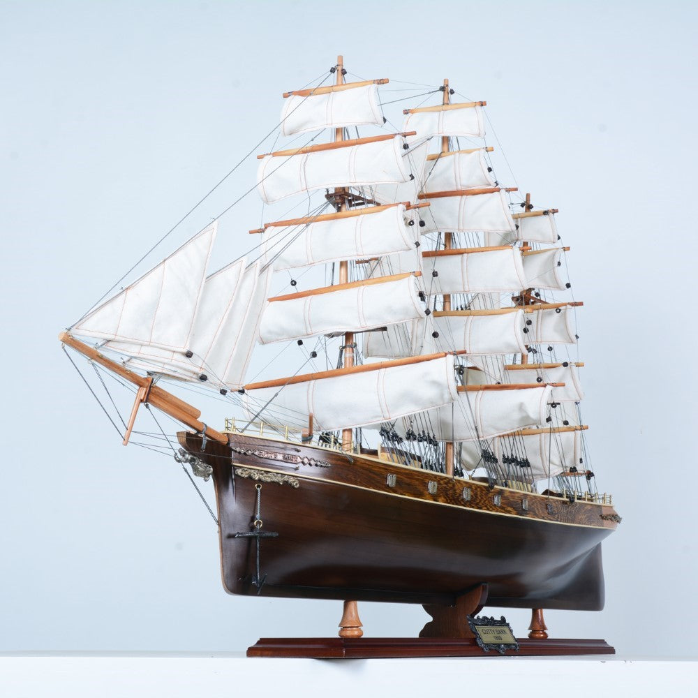 T016C - Cutty Sark (Black Wpod) Curved Sail L70