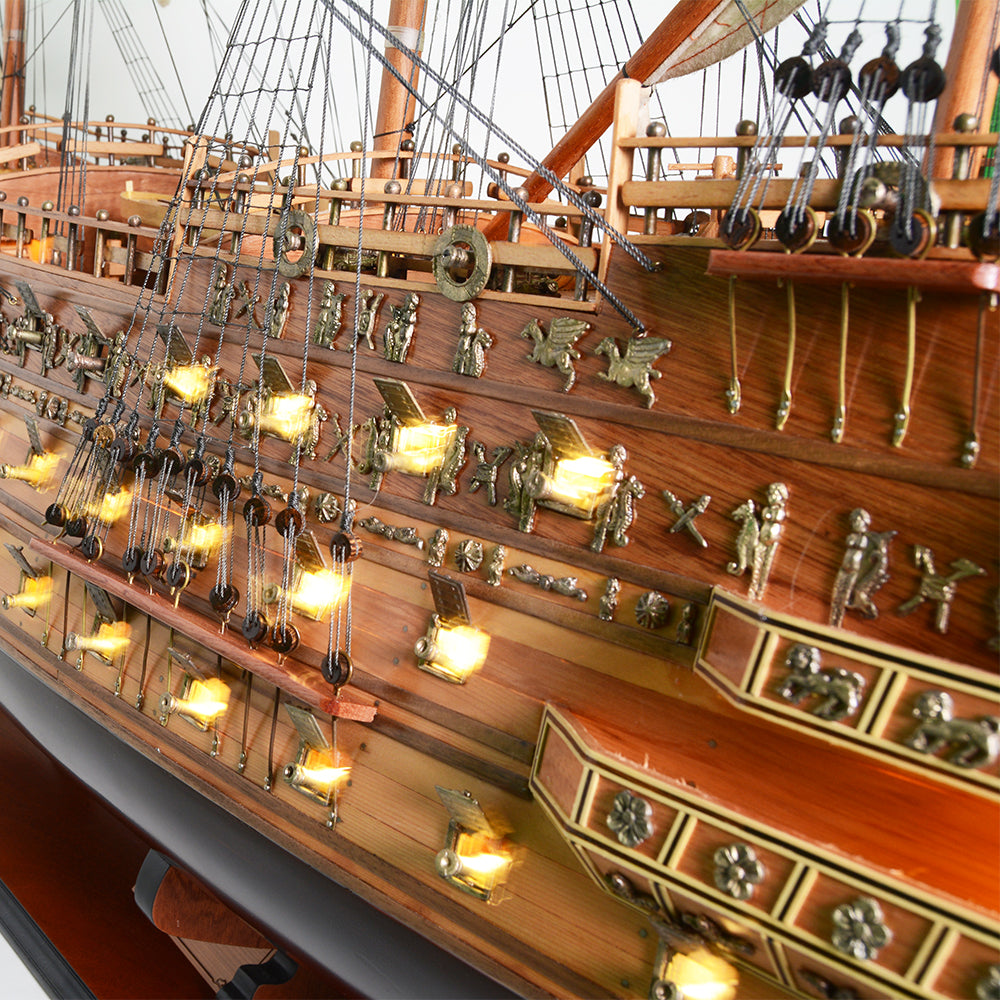T374 - Sovereign of the Sea XL with lights