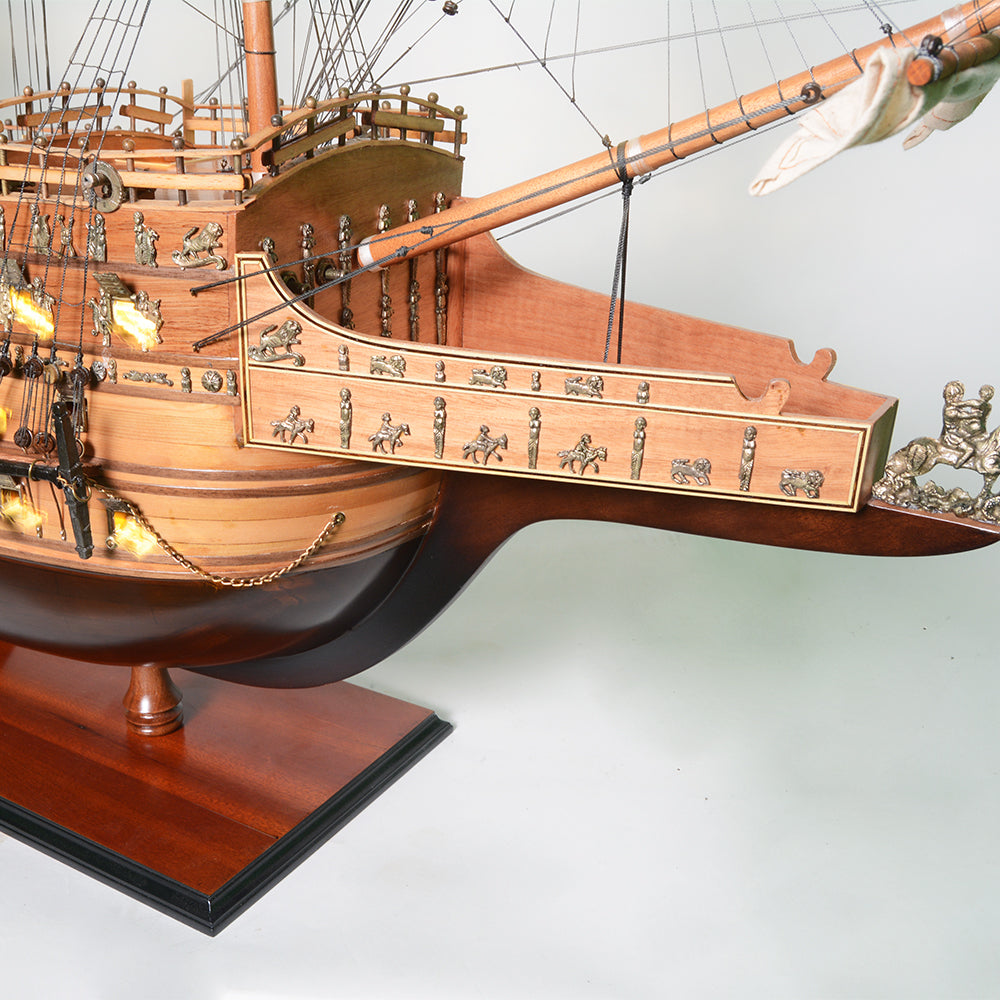T374 - Sovereign of the Sea XL with lights