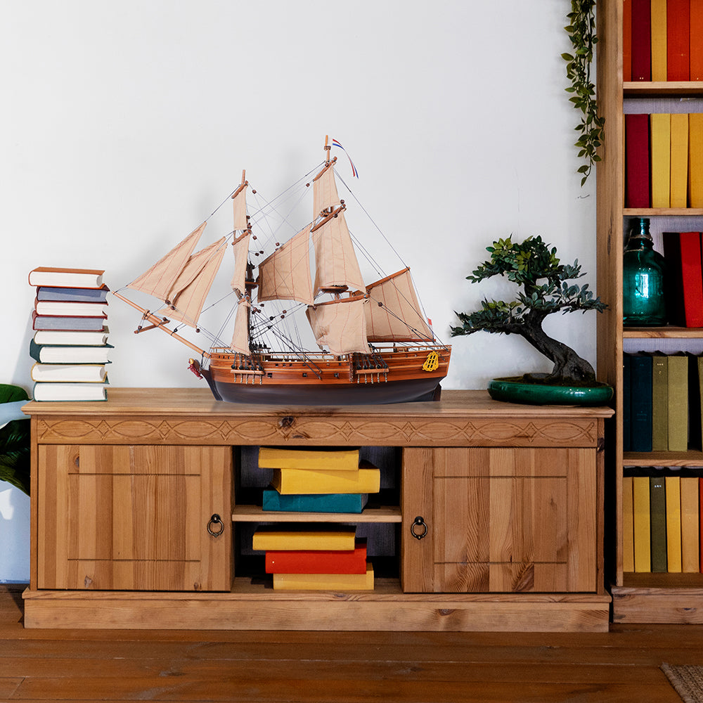 T402 - Dutch Slave Ship L40