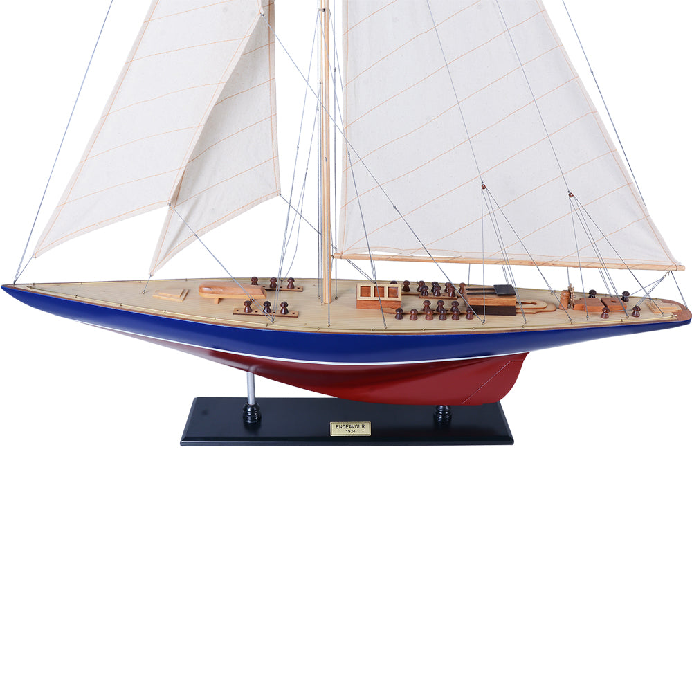 Y086 - Endeavour Painted Red & Blue