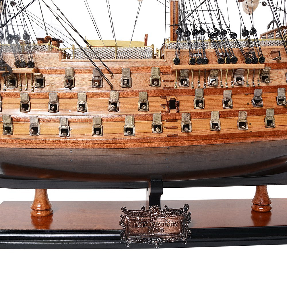 HMS Victory Midsize with Display Case