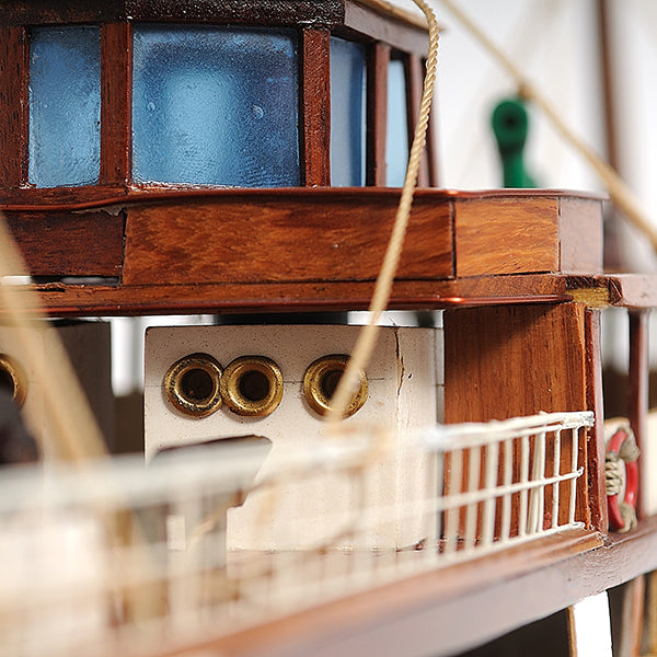EARNSLAW PAINTED L60 | High-quality Cruiser| Fully Assembled Wooden Model Ship For Wholesale